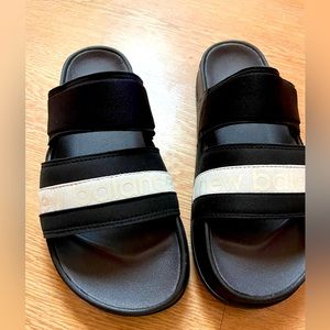 New Balance Women's 202 V2 Sandal, Size 9, black and white